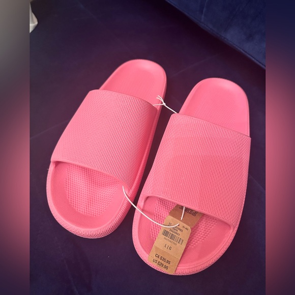 Pink Slippers Victoria's Secret Slides - Picture 1 of 3